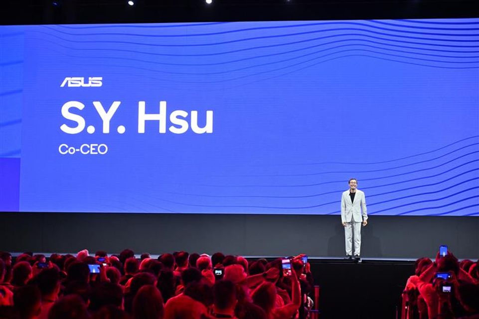 ASUS Co-CEO S.Y. Hsu gives his presentation at the Qualcomm keynote during Computex.